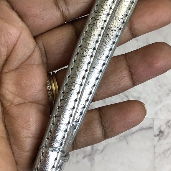 Silver metallic skinny adjustable belt - Picture 4 of 5